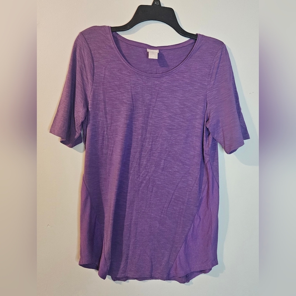 💜Chicos The Ultimate Tee Womens Size 0 Purple T Shirt Casual Everyday Wear🩷
